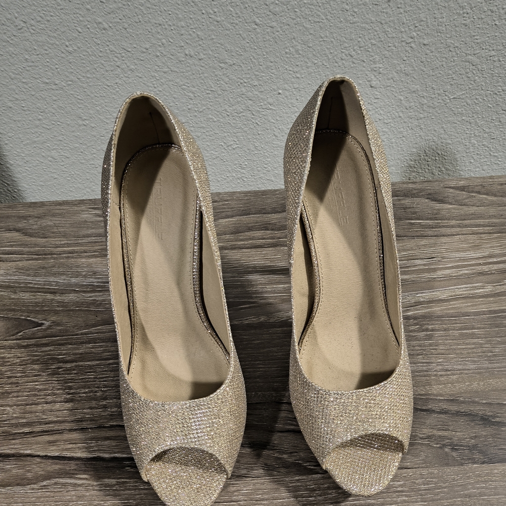 Chic Gold Peep-Toe Heels